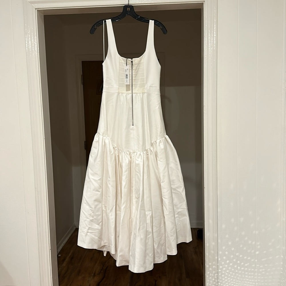 Alice and Olivia Diana Sleeveless Structured Dress